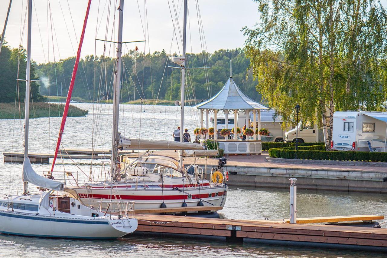 Отель Poroholman Lomakeskus Раума Экстерьер фото